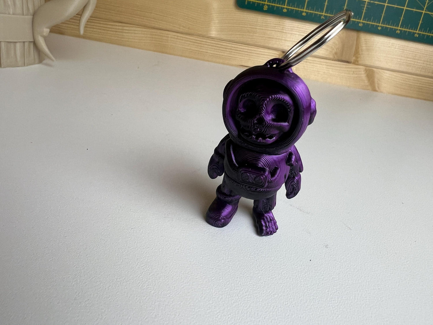 Fidget Toy Spaceman, Cute Articulated Moving Zombie, Plastic Light Space Keyring